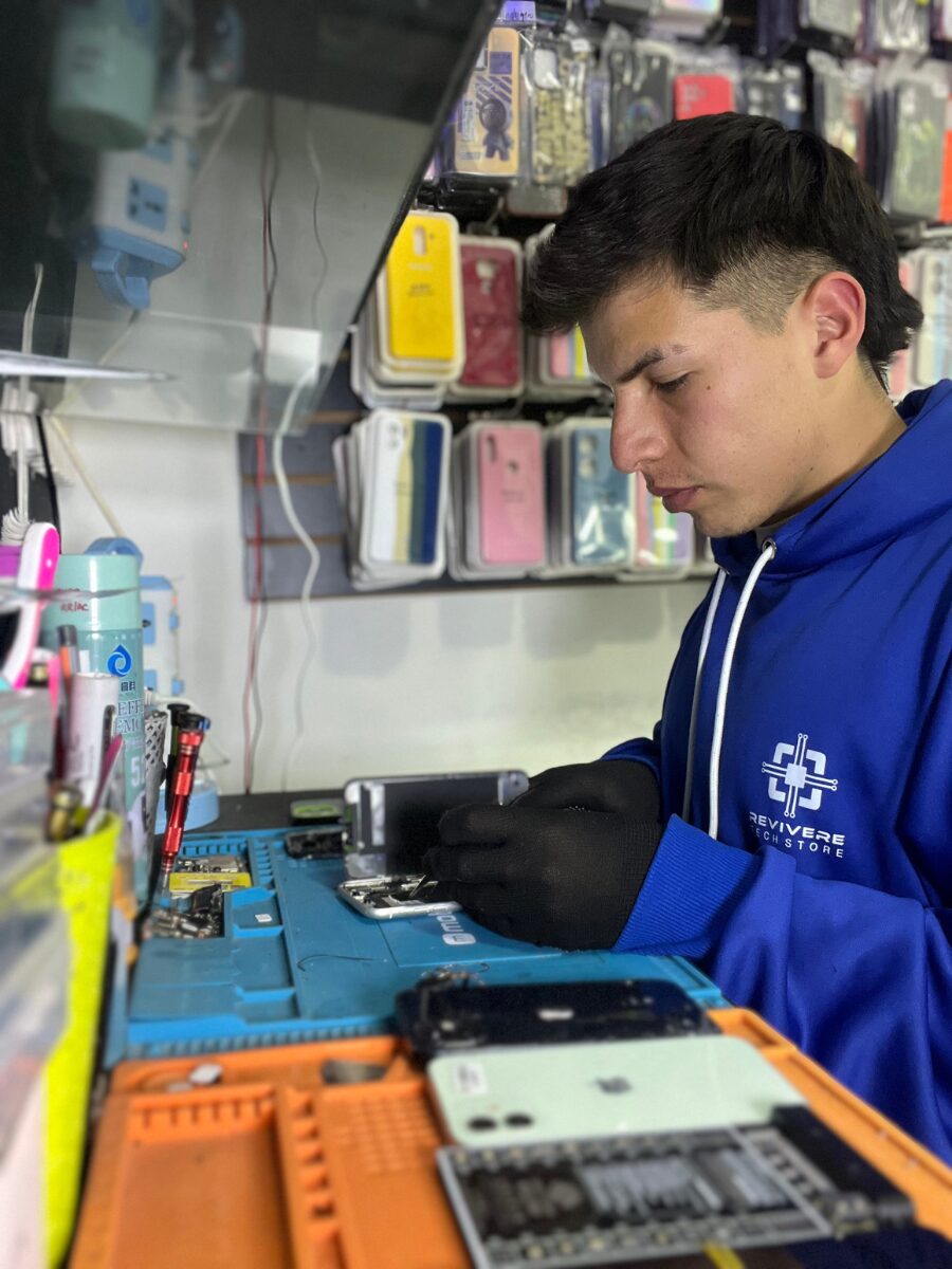 técnicos reales 1 Reviveretechstore