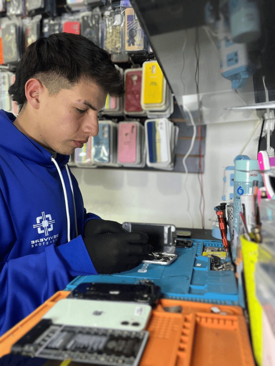 _técnicos reales 2 Reviveretechstore