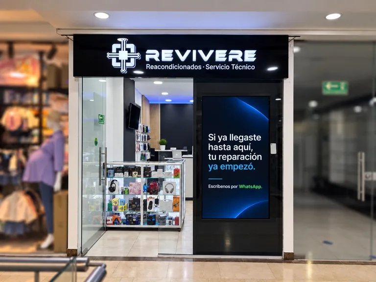 Fachada de Revivere Tech Store en el Local 2 de Fontana Real, Tunja