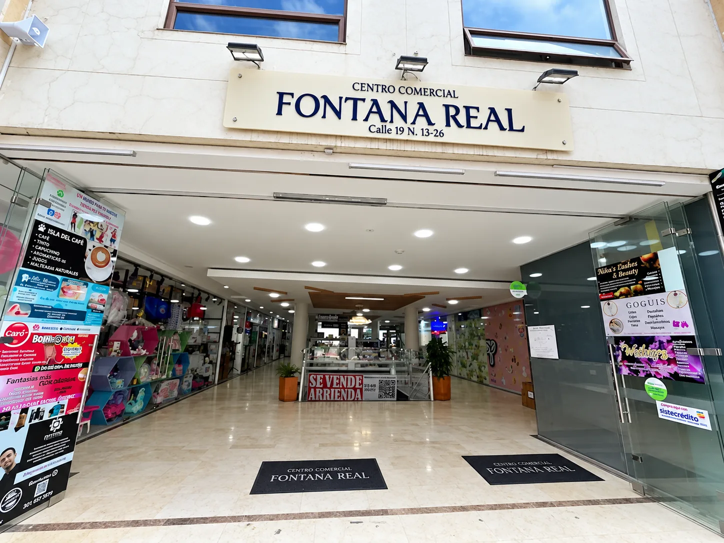Entrada del Centro Comercial Fontana Real en Tunja